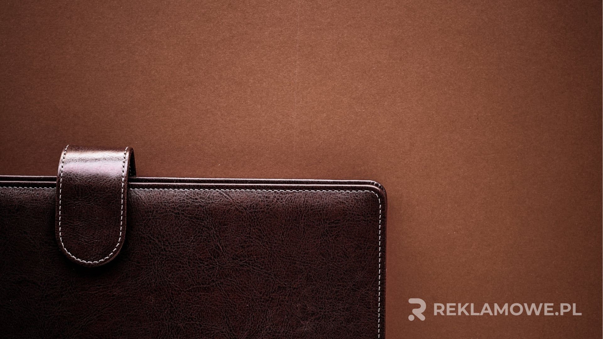 Błąd w projektowaniu teczki reklamowej