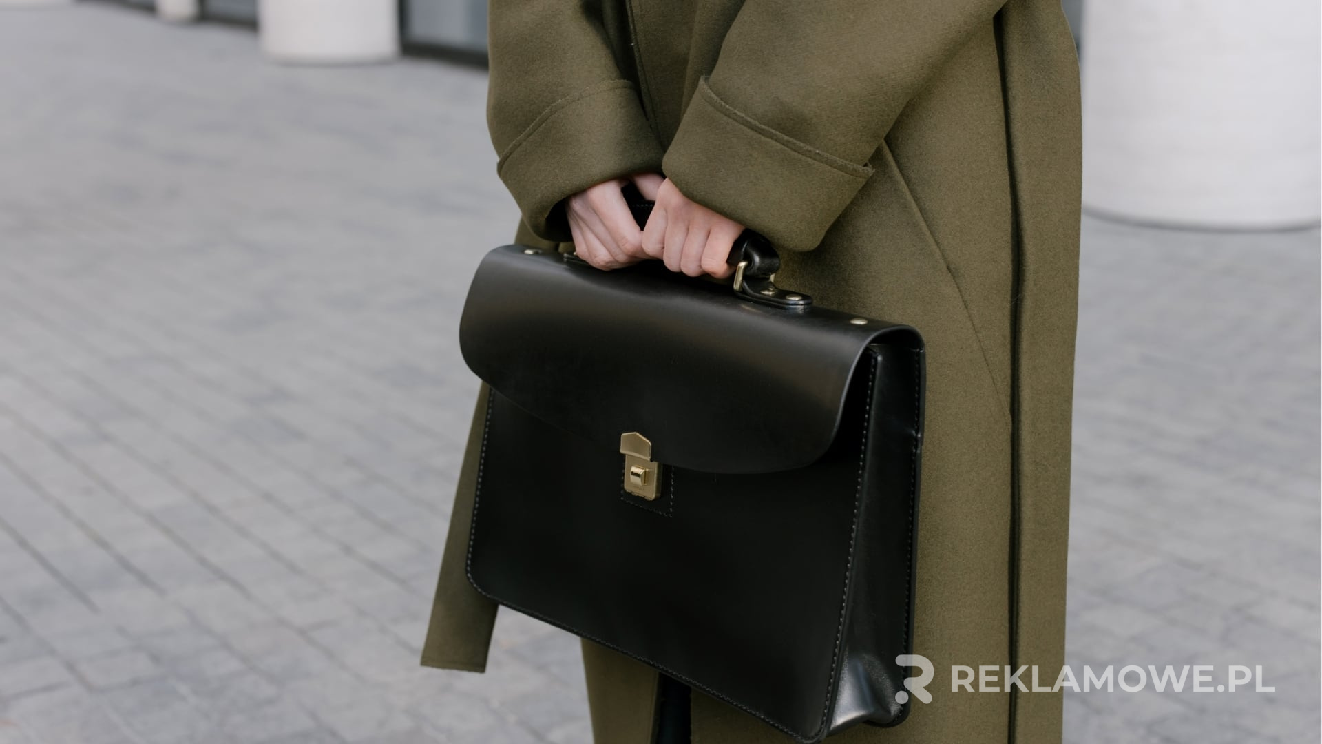 Prezentacja teczki reklamowej w branży medycznej