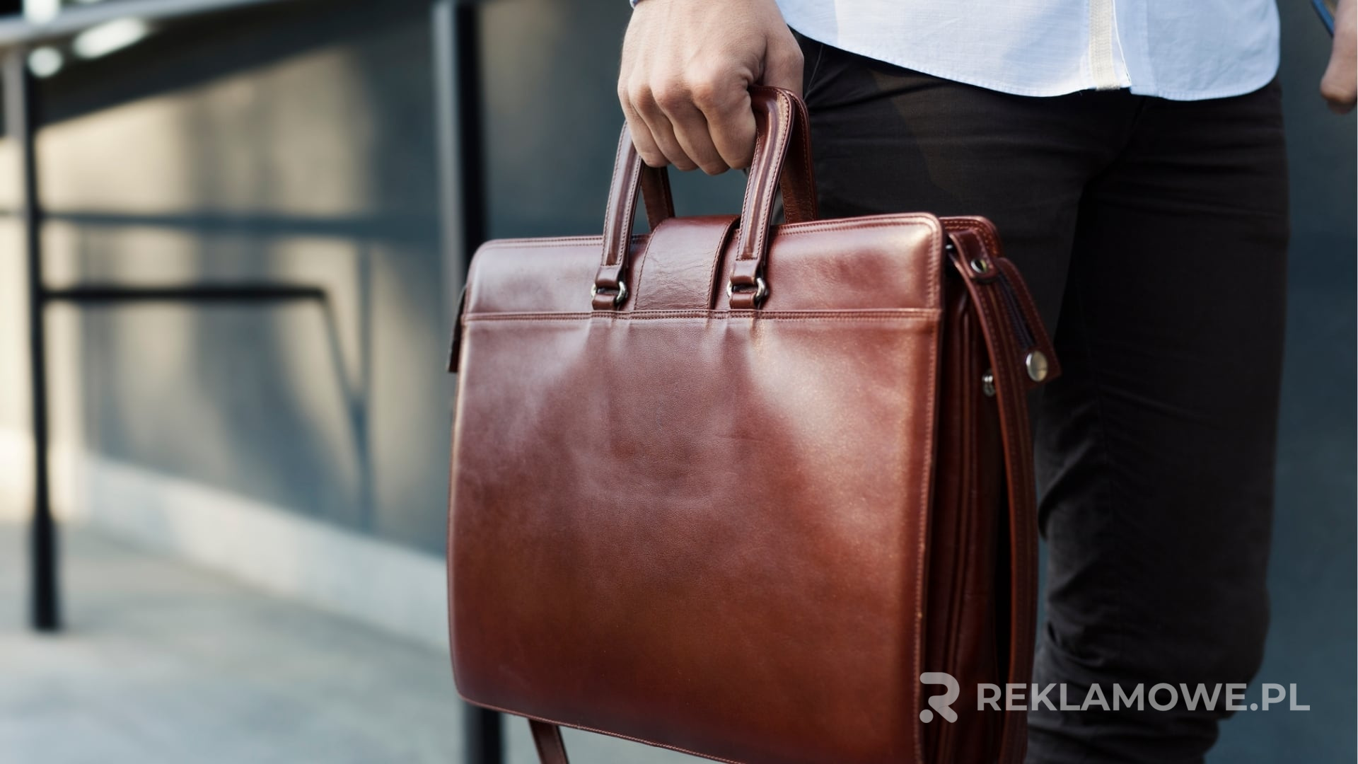 Teczka reklamowa na stole